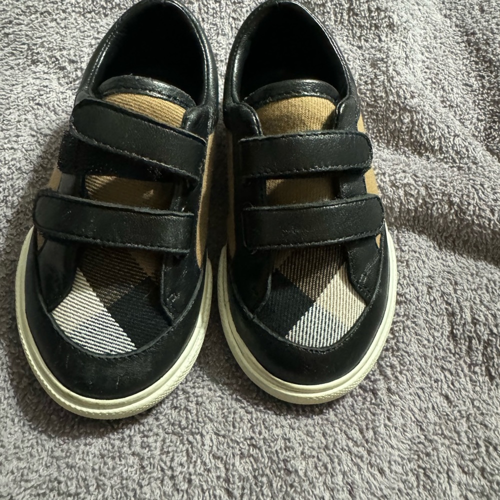 Boys Burberry black and tan leather strapped shoes size 21